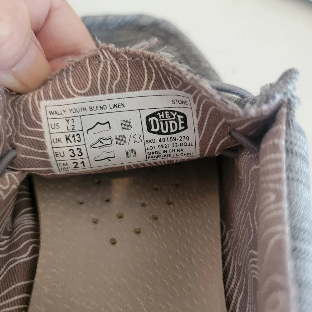HEY DUDES WALLY YOUTH SLIP ON SHOES ( sz Y-1 or Wm - 2)‎